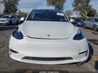 2025 Tesla Model Y Long Range Dual Motor All-wheel Drive White vin: 7SAYGDEE6SF218820