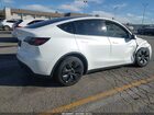 2025 Tesla Model Y Long Range Dual Motor All-wheel Drive White vin: 7SAYGDEE6SF218820