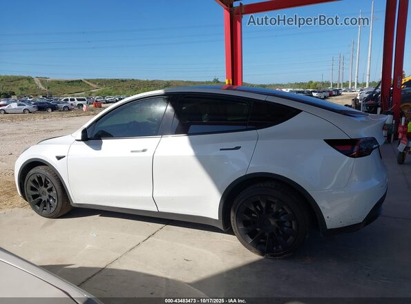 7SAYGDEE8NA021164 2022 TESLA MODEL Y Белый Вид задней части салона