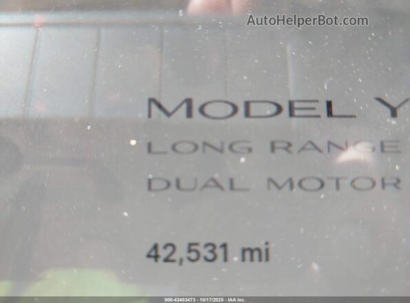 7SAYGDEE8NA021164 2022 TESLA MODEL Y Белый Панорамный вид салона 360°