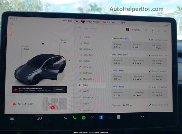 7SAYGDEE8PA044835 2023 TESLA MODEL Y Gray Widok tylnych siedzeń
