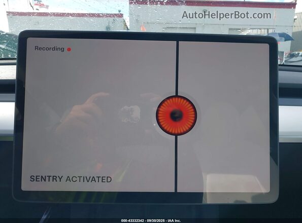 7SAYGDEE8SF295138 2025 TESLA MODEL Y White Vista de los asientos traseros