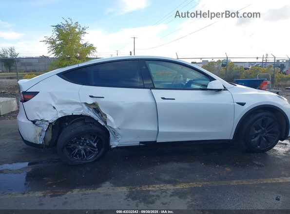 7SAYGDEE8SF295138 2025 TESLA MODEL Y White Vista del cuadro de instrumentos