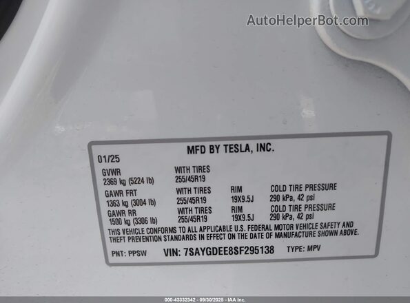 7SAYGDEE8SF295138 2025 TESLA MODEL Y White Vista del compartimento del motor