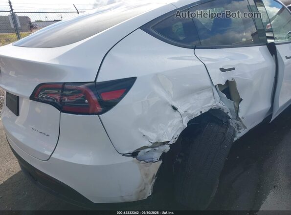 7SAYGDEE8SF295138 2025 TESLA MODEL Y White Vista frontal