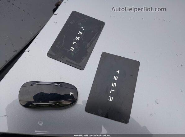 7SAYGDEE8TA387199 2026 TESLA MODEL Y Gray წინა პანელის ხედი
