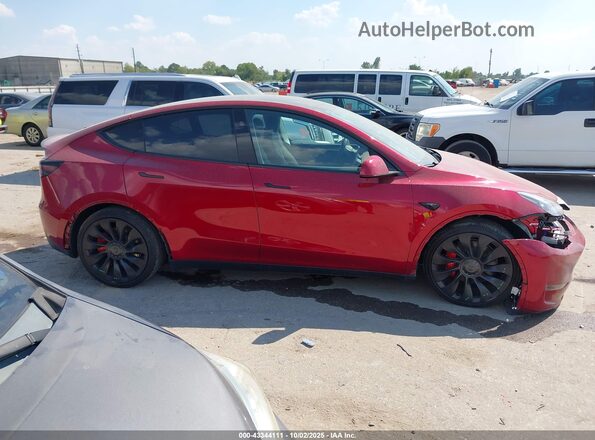 7SAYGDEF1SA351359 2025 TESLA MODEL Y Maroon Widok wnętrza 360 stopni