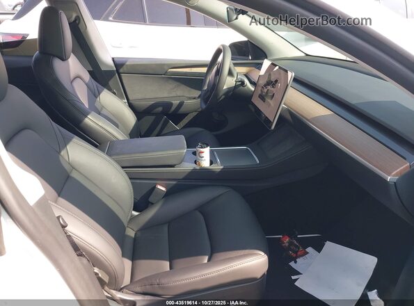 7SAYGDEF9SF304440 2025 TESLA MODEL Y Белый Вид салона спереди