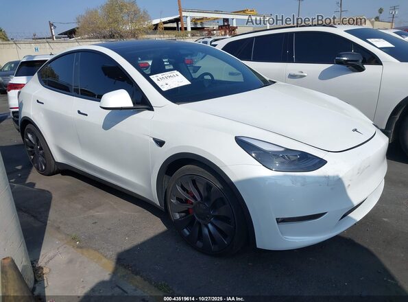 7SAYGDEF9SF304440 2025 TESLA MODEL Y Белый Передняя правая четверть