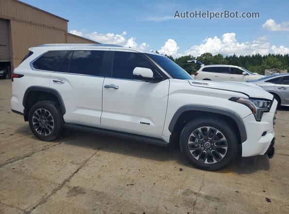 7SVAAABA8RX035036 2024 TOYOTA SEQUOIA Белый Передняя правая четверть