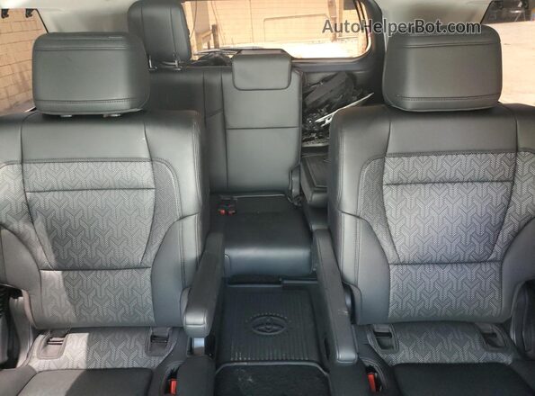 7SVAAABA8RX035036 2024 TOYOTA SEQUOIA Белый Вид задних сидений