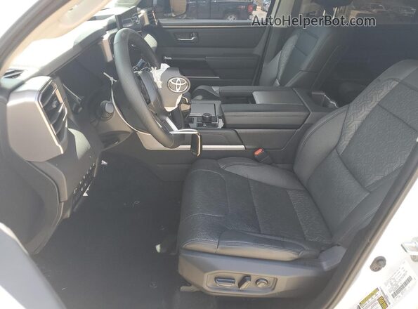 7SVAAABA8RX035036 2024 TOYOTA SEQUOIA Белый Вид салона спереди