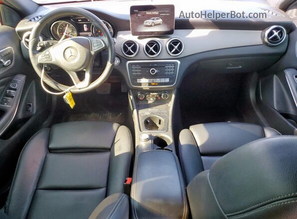 WDCTG4EB5JJ490306 2018 MERCEDES-BENZ GLA Red Vista del cuadro de instrumentos