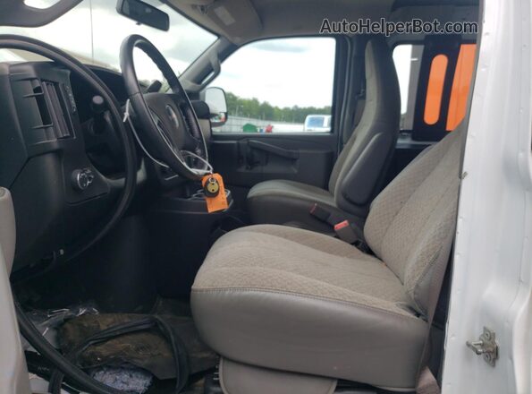 1GTZ7GFPXP1143302 2023 GMC SAVANA Белый Вид панели приборов