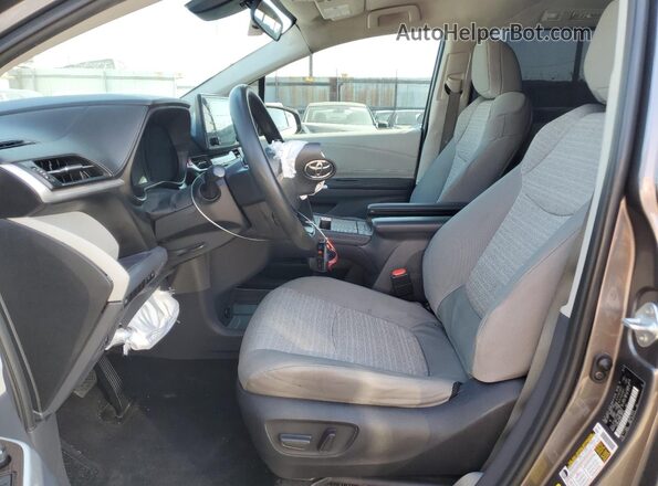 5TDKRKEC6PS168715 2023 TOYOTA LE Серый Вид панели приборов