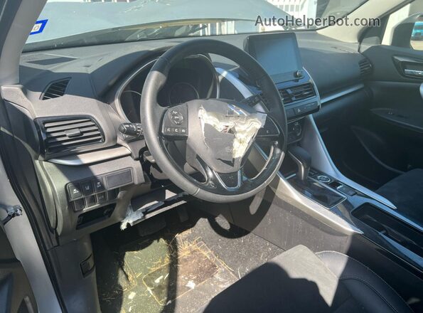 JA4ATWAA8RZ069754 2024 MITSUBISHI ECLIPSE Серебряный Вид щитка приборов