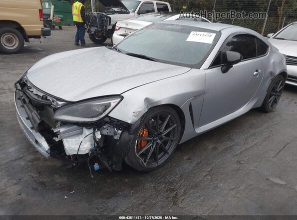 JF1ZDBS1XS9700268 2025 SUBARU BRZ Серебряный Передняя левая четверть