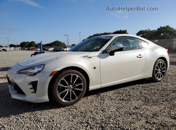JF1ZNAA11J8701077 2018 TOYOTA 86 White Առջևի ձախ երեք քառորդ տեսարան
