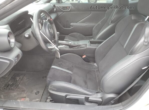 JF1ZNBE1XN9758250 2022 TOYOTA GR Серебряный Вид салона спереди