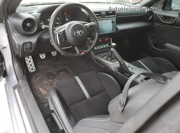 JF1ZNBE1XN9758250 2022 TOYOTA GR Серебряный Вид панели приборов