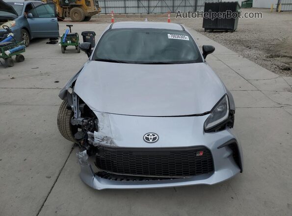 JF1ZNBE1XN9758250 2022 TOYOTA GR Серебряный Вид спереди