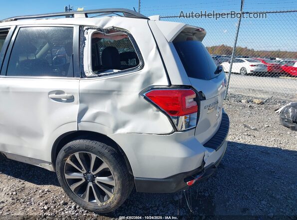 JF2SJGEC9HH415656 2017 SUBARU FORESTER2. Белый 