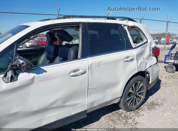 JF2SJGEC9HH415656 2017 SUBARU FORESTER2. Белый 