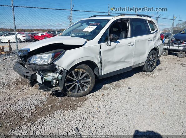 JF2SJGEC9HH415656 2017 SUBARU FORESTER2. Белый Передняя левая четверть