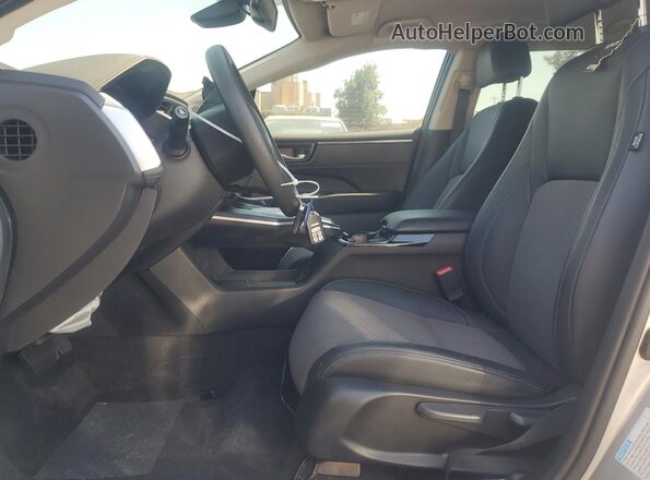 JHMZC5F13JC022780 2018 HONDA CLARITY Silver Front interior view