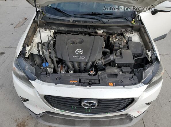 JM1DKFC79J0312360 2018 MAZDA CX-3 White Вид підкапотного простору