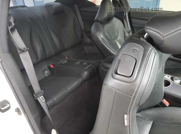 JN1EV7EK3JM343148 2018 INFINITI Q60 White Vista de los asientos traseros