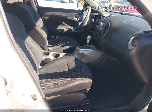 JN8AF5MR7HT705238 2017 NISSAN JUKE White Вид салону спереду