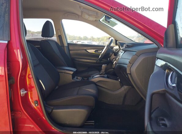 JN8AT2MTXHW384751 2017 NISSAN ROGUE Red წინა სალონის ხედი