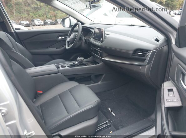 JN8BT3BB6SW170772 2025 NISSAN ROGUE Silver წინა სალონის ხედი