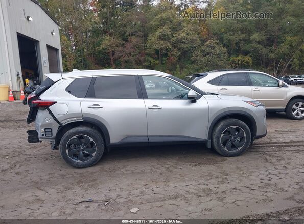 JN8BT3BB6SW170772 2025 NISSAN ROGUE Silver უკანა სალონის ხედი