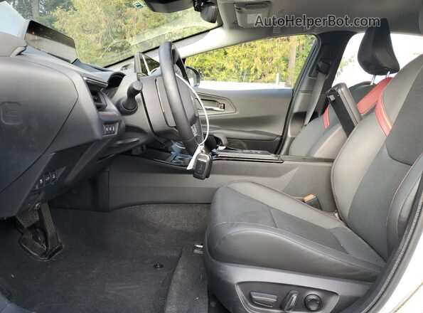 JTDACACU4S3043290 2025 TOYOTA PRIUS Silver Widok wnętrza z przodu