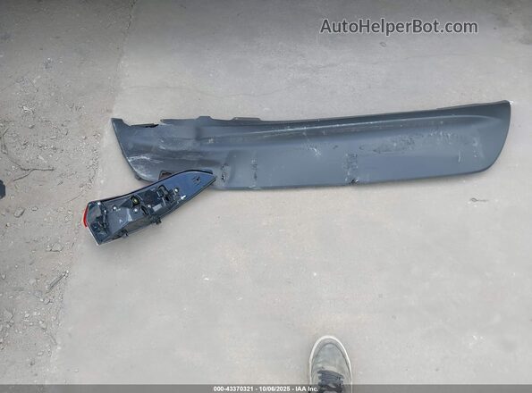 JTDBCMFE0SJ044006 2025 TOYOTA LL Белый Вид щитка приборов