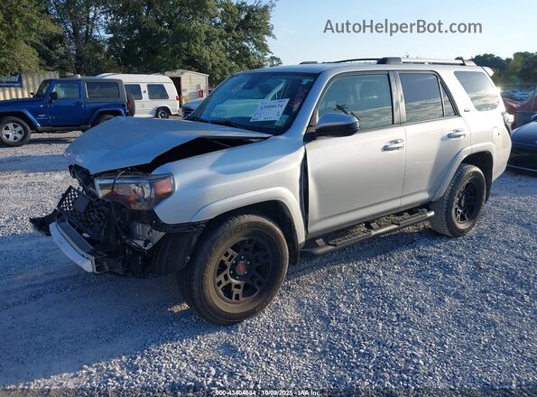 JTEEU5JR1N5275337 2022 TOYOTA 4RUNNER Серебряный Передняя левая четверть