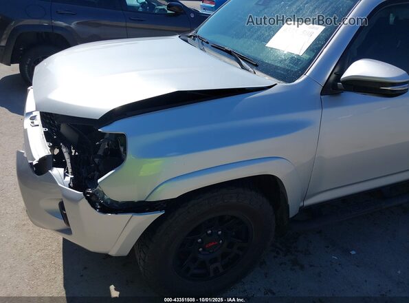 JTEFU5JR9P5291521 2023 TOYOTA 4RUNNER Серебряный 