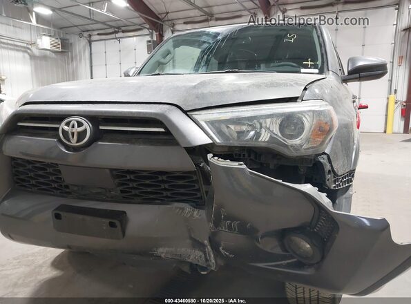 JTEMU5JR9P6096682 2023 TOYOTA 4RUNNER Gray Widok z przodu