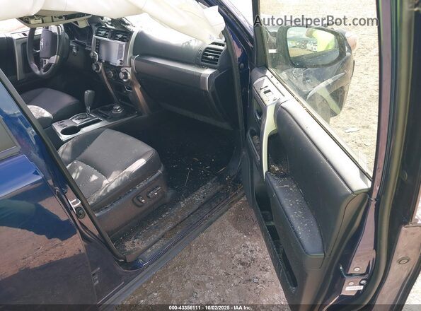 JTENU5JR4R6286512 2024 TOYOTA 4RUNNER Blue Vista interior delantera