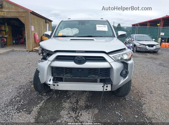 JTERU5JRXP6190995 2023 TOYOTA 4RUNNER Silver Widok wnętrza z tyłu