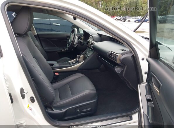 JTHBA1D22K5089145 2019 LEXUS IS 300 Белый Вид салона спереди