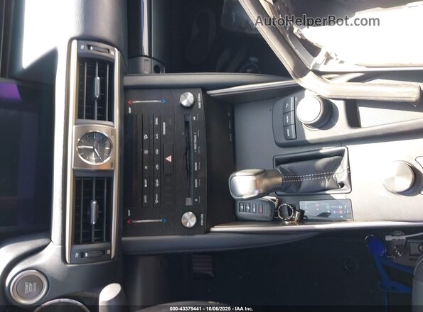 JTHBA1D28H5060533 2017 LEXUS IS 200T Silver Widok deski rozdzielczej