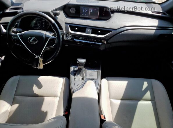 JTHX3JBH9L2023556 2020 LEXUS UX Белый Вид панели приборов