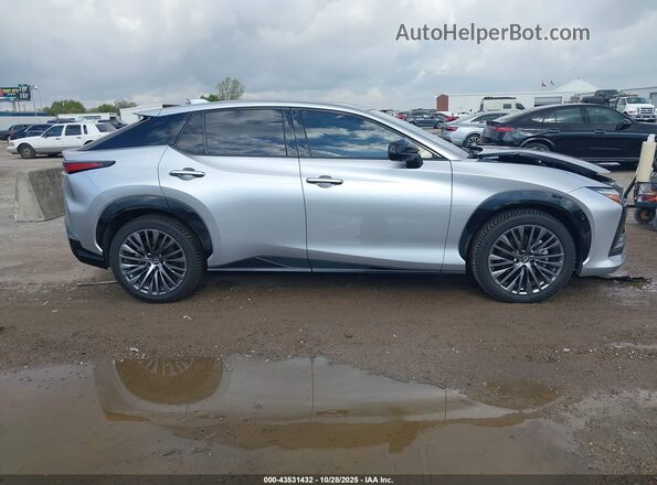 JTJAAAAB7PA012204 2023 LEXUS RZ 450E Silver Widok wnętrza z tyłu