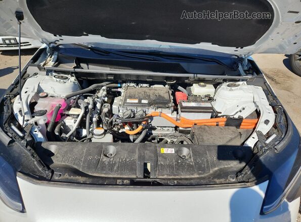 JTMABABAXPA037118 2023 SUBARU SOLTERRA Белый Вид подкапотного пространства