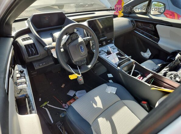 JTMABABAXPA037118 2023 SUBARU SOLTERRA Белый Вид панели приборов