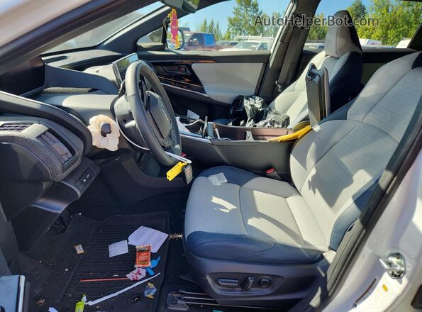 JTMABABAXPA037118 2023 SUBARU SOLTERRA Белый Вид салона спереди