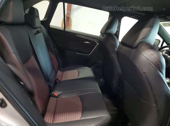JTMEB3FV0SD268949 2025 TOYOTA RAV4 Silver Widok wnętrza z tyłu